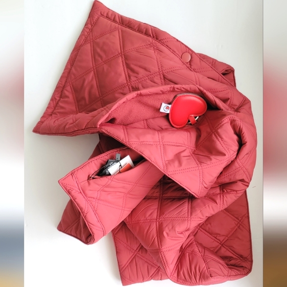 Puffer Hug 418 Scarf. Three pocket puffer scarf, vest - Picture 5 of 11